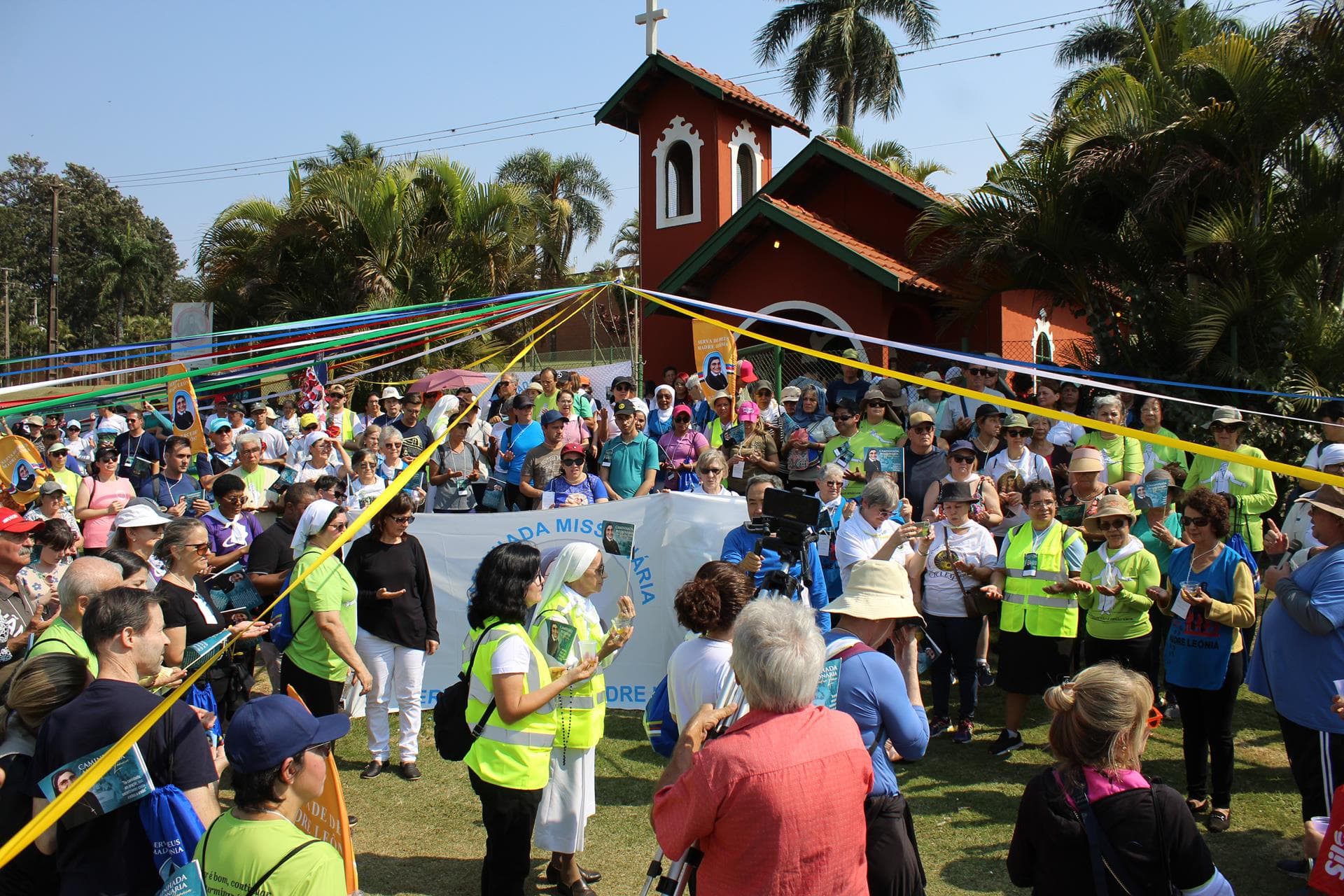 Caminhada Missionária encerra programação de julho dedicada a Madre Leônia